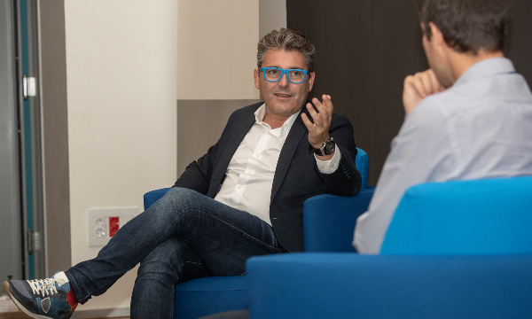 Checklist para contratar a Marc Vidal en una conferencia: briefing, formato, duración y métricas de impacto